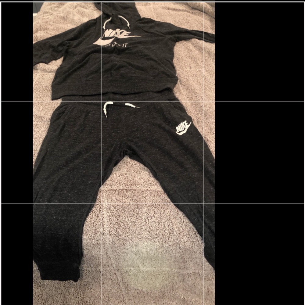 Sweater size xL with matching jogging pants size L